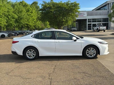 2025 Toyota Camry LE (SE)