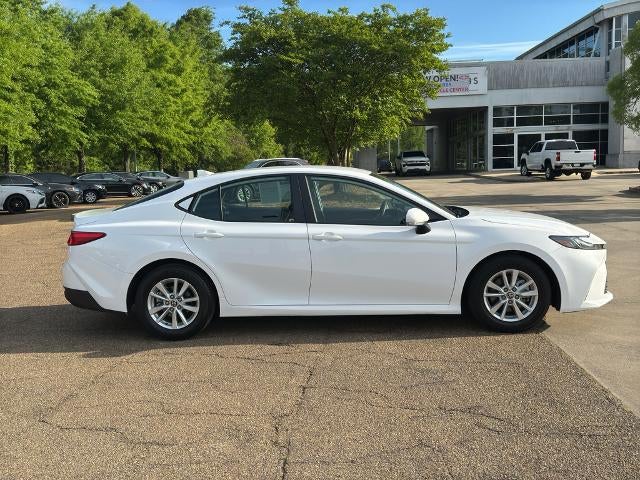 2025 Toyota Camry LE (SE)