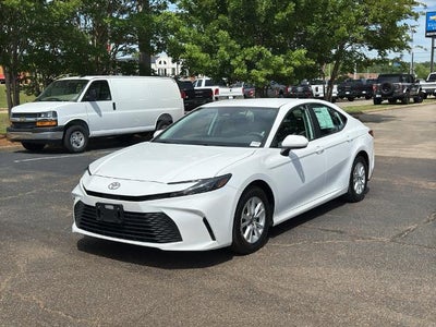 2025 Toyota Camry LE (SE)