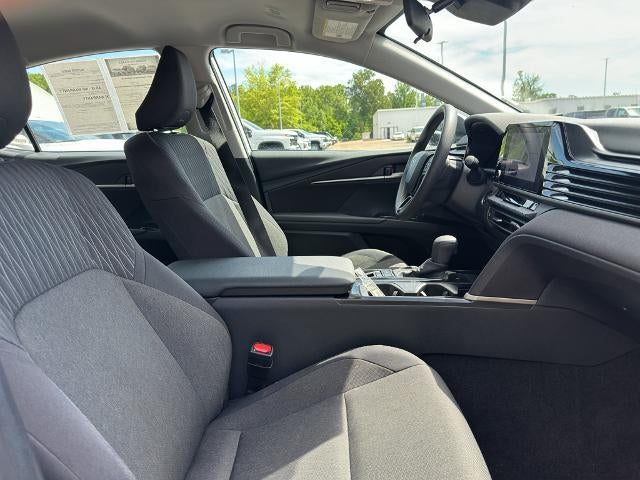 2025 Toyota Camry LE (SE)