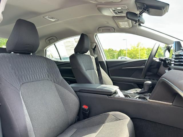 2025 Toyota Camry LE (SE)