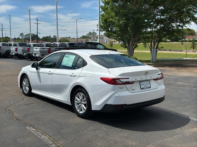 2025 Toyota Camry LE (SE)