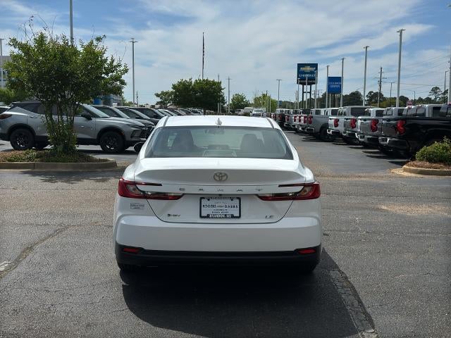 2025 Toyota Camry LE (SE)