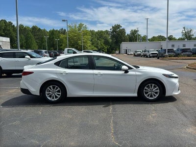 2025 Toyota Camry LE (SE)