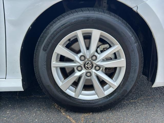 2025 Toyota Camry LE (SE)