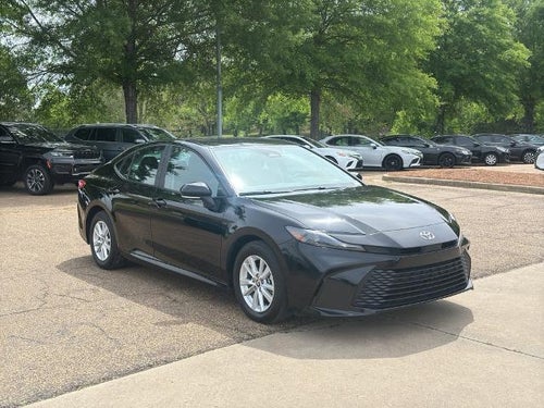2025 Toyota Camry LE (SE)