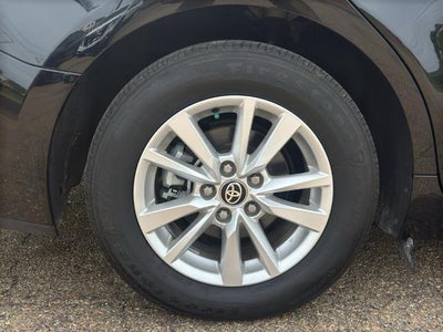 2025 Toyota Camry LE (SE)