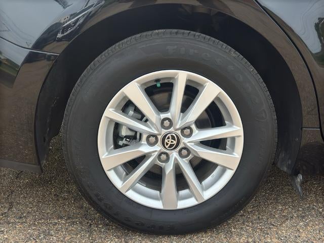 2025 Toyota Camry LE (SE)