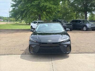 2025 Toyota Camry LE (SE)