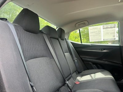 2025 Toyota Camry LE (SE)