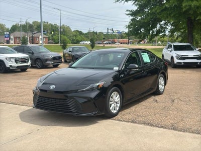2025 Toyota Camry LE (SE)