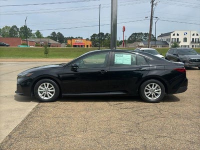 2025 Toyota Camry LE (SE)