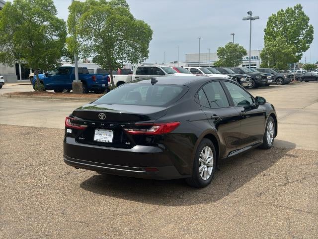 2025 Toyota Camry LE (SE)