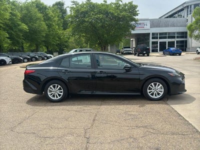 2025 Toyota Camry LE (SE)