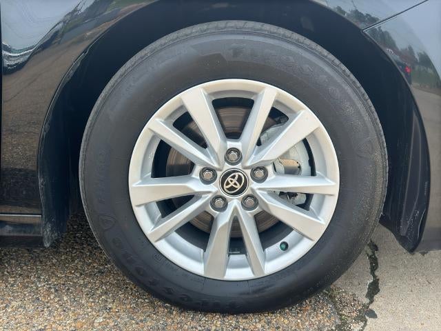 2025 Toyota Camry LE (SE)