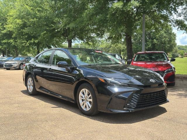 2025 Toyota Camry LE (SE)