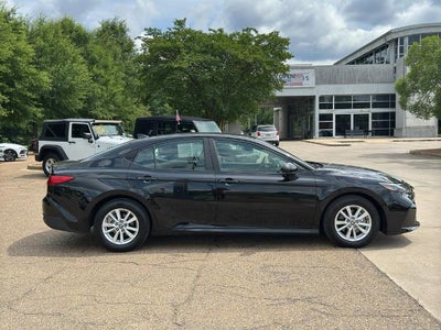 2025 Toyota Camry LE (SE)