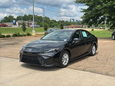 2025 Toyota Camry LE (SE)