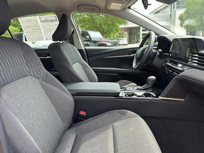 2025 Toyota Camry LE (SE)
