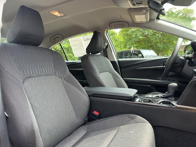 2025 Toyota Camry LE (SE)