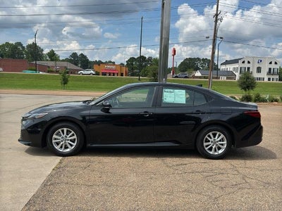 2025 Toyota Camry LE (SE)