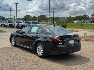 2025 Toyota Camry LE (SE)