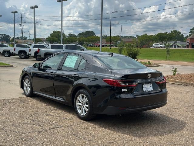 2025 Toyota Camry LE (SE)