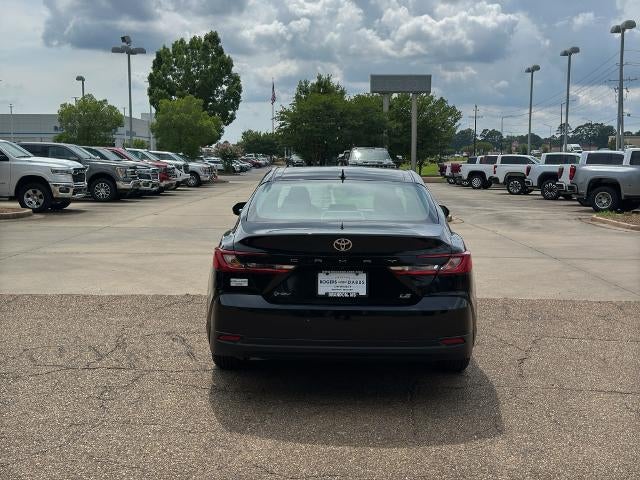 2025 Toyota Camry LE (SE)