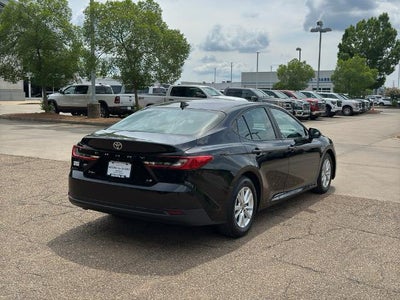 2025 Toyota Camry LE (SE)