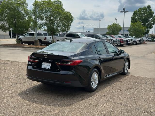 2025 Toyota Camry LE (SE)
