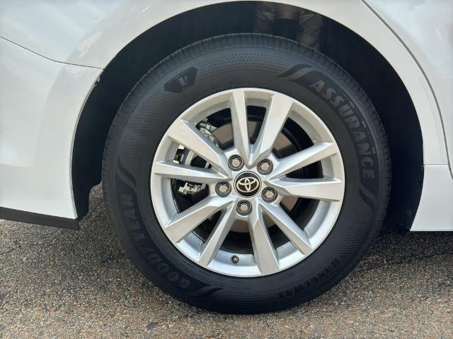 2025 Toyota Camry LE (SE)