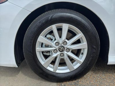 2025 Toyota Camry LE (SE)