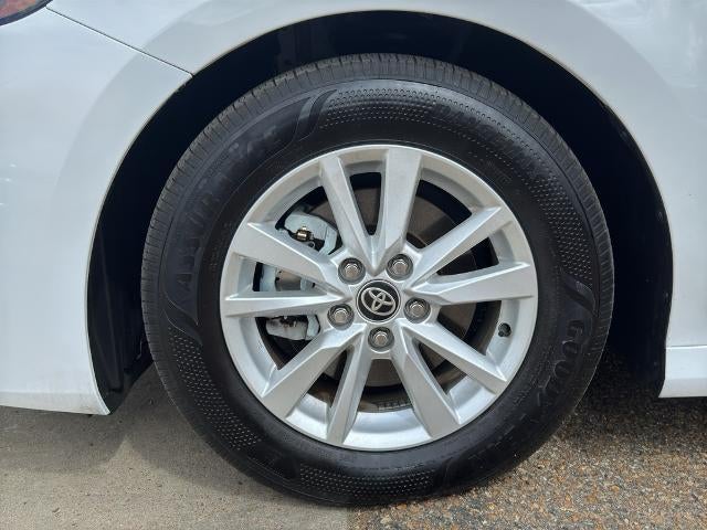 2025 Toyota Camry LE (SE)