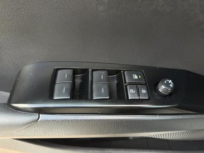 2025 Toyota Camry LE (SE)