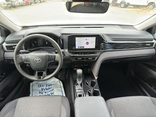 2025 Toyota Camry LE (SE)