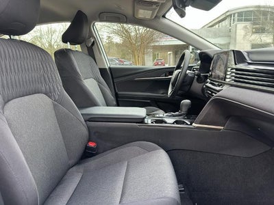2025 Toyota Camry LE (SE)