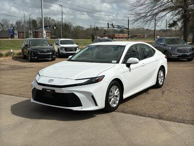 2025 Toyota Camry LE (SE)