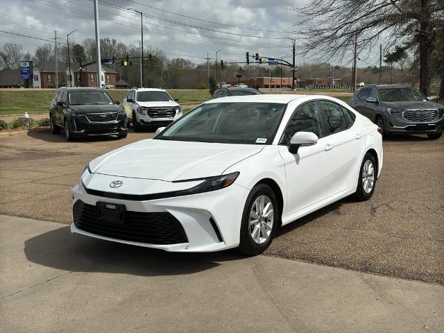 2025 Toyota Camry LE (SE)