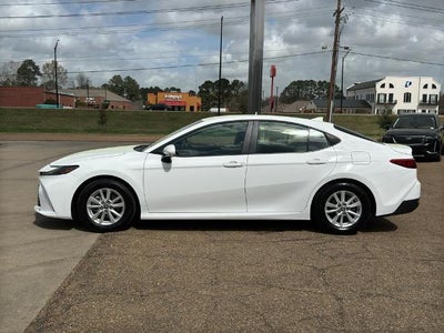 2025 Toyota Camry LE (SE)