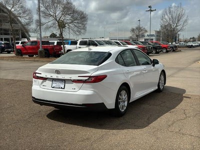 2025 Toyota Camry LE (SE)