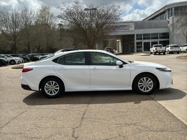 2025 Toyota Camry LE (SE)