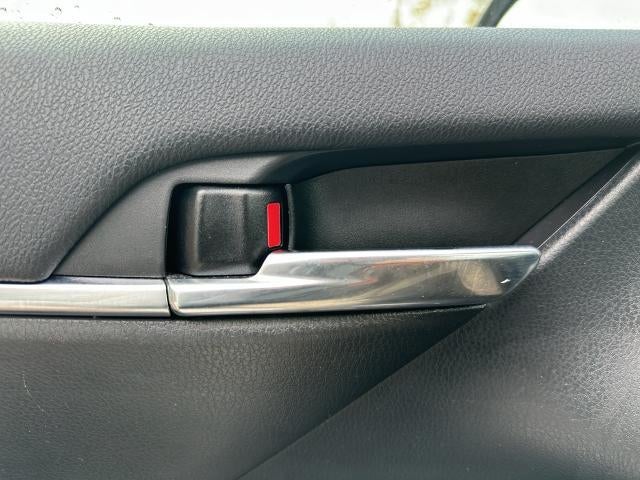 2024 Toyota Camry SE Auto (SE)