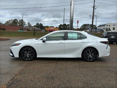 2024 Toyota Camry SE Auto (SE)