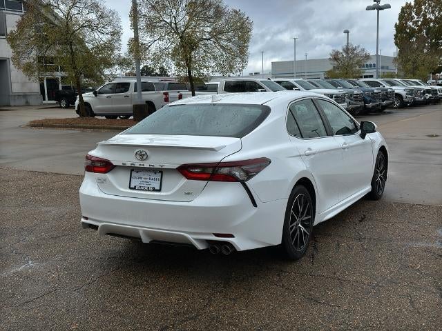 2024 Toyota Camry SE Auto (SE)