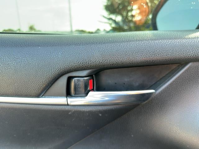 2020 Toyota Camry SE Auto (Natl)