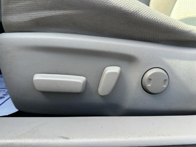 2012 Toyota Camry 4dr Sdn I4 Auto LE (Natl)
