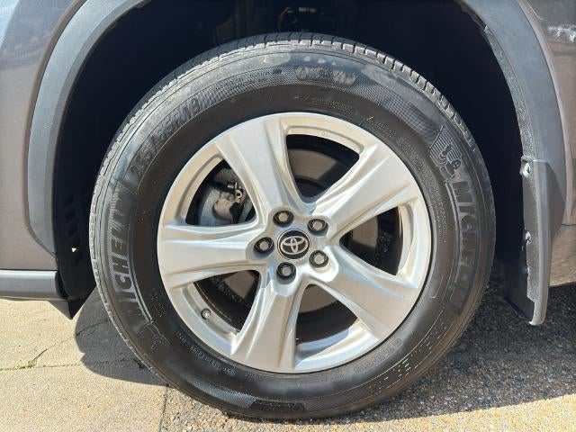 2024 Toyota Highlander LE AWD (SE)
