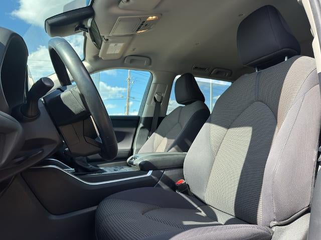 2024 Toyota Highlander LE AWD (SE)