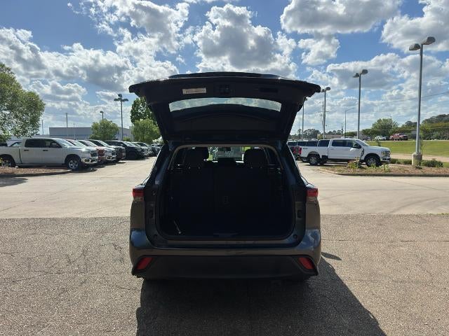 2024 Toyota Highlander LE AWD (SE)