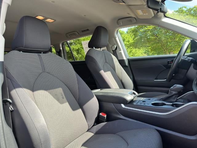 2024 Toyota Highlander LE AWD (SE)